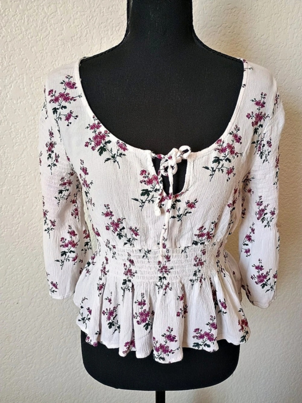 American Eagle Floral Peplum Blouse in White & Pink Size Small